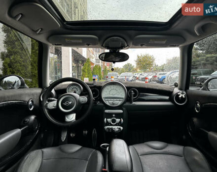 Черный Мини Купер, объемом двигателя 1.6 л и пробегом 277 тыс. км за 6500 $, фото 5 на Automoto.ua