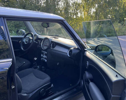 Черный Мини Купер, объемом двигателя 1.6 л и пробегом 287 тыс. км за 6150 $, фото 19 на Automoto.ua
