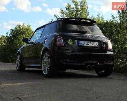 Чорний Міні Cooper, об'ємом двигуна 1.6 л та пробігом 253 тис. км за 8500 $, фото 1 на Automoto.ua