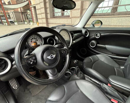 Черный Мини Купер, объемом двигателя 1.6 л и пробегом 159 тыс. км за 6850 $, фото 10 на Automoto.ua