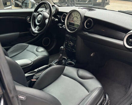 Черный Мини Купер, объемом двигателя 1.6 л и пробегом 159 тыс. км за 6850 $, фото 18 на Automoto.ua