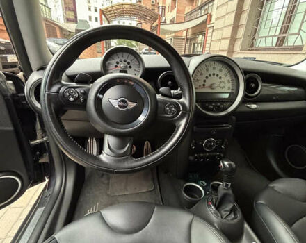 Черный Мини Купер, объемом двигателя 1.6 л и пробегом 159 тыс. км за 6850 $, фото 9 на Automoto.ua