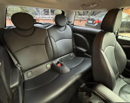 Черный Мини Купер, объемом двигателя 1.6 л и пробегом 159 тыс. км за 6850 $, фото 13 на Automoto.ua