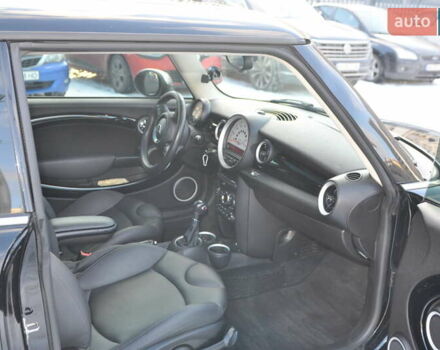 Чорний Міні Cooper, об'ємом двигуна 1.6 л та пробігом 123 тис. км за 8900 $, фото 7 на Automoto.ua