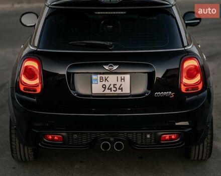 Черный Мини Купер, объемом двигателя 2 л и пробегом 160 тыс. км за 13300 $, фото 5 на Automoto.ua