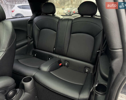 Черный Мини Купер, объемом двигателя 2 л и пробегом 155 тыс. км за 13490 $, фото 11 на Automoto.ua