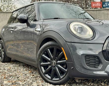 Черный Мини Купер, объемом двигателя 2 л и пробегом 155 тыс. км за 13490 $, фото 1 на Automoto.ua
