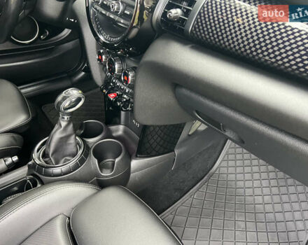 Чорний Міні Cooper, об'ємом двигуна 2 л та пробігом 177 тис. км за 11900 $, фото 86 на Automoto.ua
