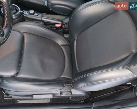 Черный Мини Купер, объемом двигателя 2 л и пробегом 128 тыс. км за 15700 $, фото 10 на Automoto.ua