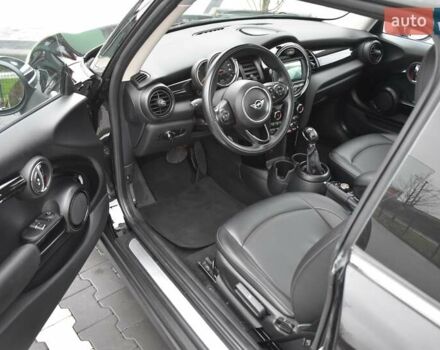 Чорний Міні Cooper, об'ємом двигуна 1.5 л та пробігом 85 тис. км за 13700 $, фото 2 на Automoto.ua