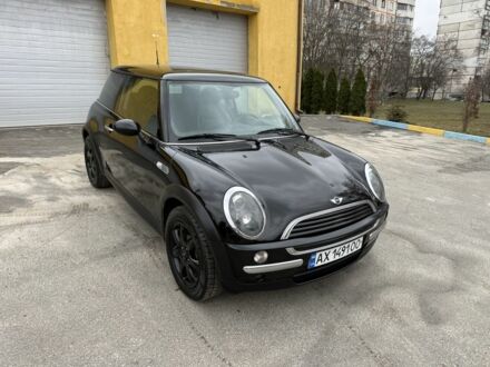 Черный Мини Купер, объемом двигателя 1.4 л и пробегом 300 тыс. км за 4850 $, фото 1 на Automoto.ua