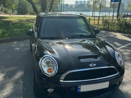 Черный Мини Купер, объемом двигателя 1.6 л и пробегом 251 тыс. км за 7800 $, фото 1 на Automoto.ua