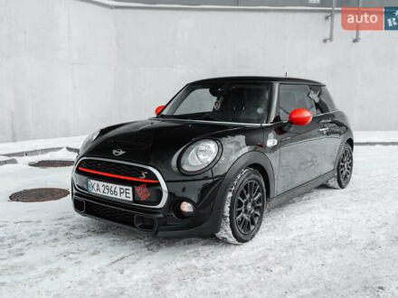 Черный Мини Купер, объемом двигателя 2 л и пробегом 134 тыс. км за 10500 $, фото 1 на Automoto.ua