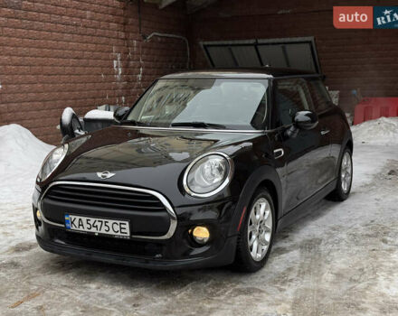 Черный Мини Купер, объемом двигателя 1.5 л и пробегом 130 тыс. км за 11500 $, фото 1 на Automoto.ua