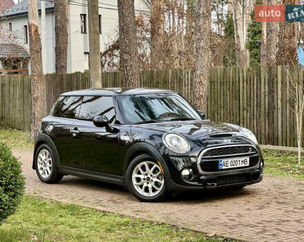 Черный Мини Купер, объемом двигателя 2 л и пробегом 177 тыс. км за 11900 $, фото 1 на Automoto.ua