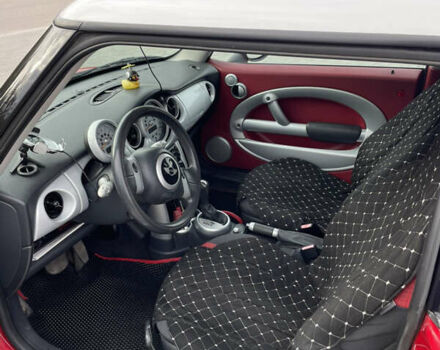 Червоний Міні Cooper, об'ємом двигуна 1.6 л та пробігом 110 тис. км за 4899 $, фото 13 на Automoto.ua