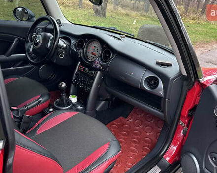Красный Мини Купер, объемом двигателя 1.6 л и пробегом 136 тыс. км за 4999 $, фото 2 на Automoto.ua