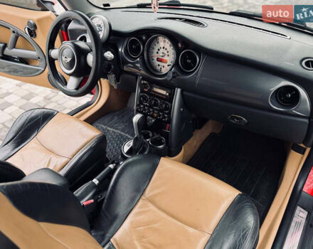 Червоний Міні Cooper, об'ємом двигуна 1.6 л та пробігом 245 тис. км за 4850 $, фото 10 на Automoto.ua