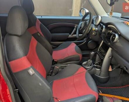 Красный Мини Купер, объемом двигателя 1.6 л и пробегом 180 тыс. км за 6000 $, фото 3 на Automoto.ua