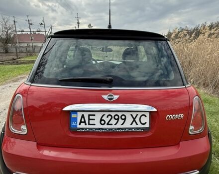 Червоний Міні Cooper, об'ємом двигуна 1.6 л та пробігом 155 тис. км за 6300 $, фото 2 на Automoto.ua