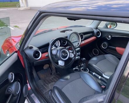 Червоний Міні Cooper, об'ємом двигуна 1.6 л та пробігом 133 тис. км за 5400 $, фото 4 на Automoto.ua