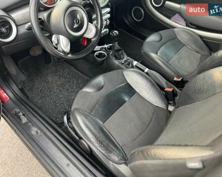 Красный Мини Купер, объемом двигателя 1.6 л и пробегом 341 тыс. км за 7100 $, фото 11 на Automoto.ua