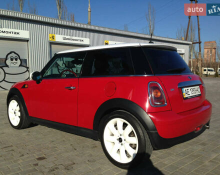 Червоний Міні Cooper, об'ємом двигуна 1.4 л та пробігом 152 тис. км за 5322 $, фото 1 на Automoto.ua