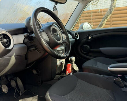 Красный Мини Купер, объемом двигателя 1.4 л и пробегом 126 тыс. км за 5700 $, фото 8 на Automoto.ua