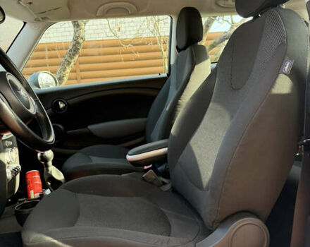 Красный Мини Купер, объемом двигателя 1.4 л и пробегом 126 тыс. км за 5700 $, фото 7 на Automoto.ua