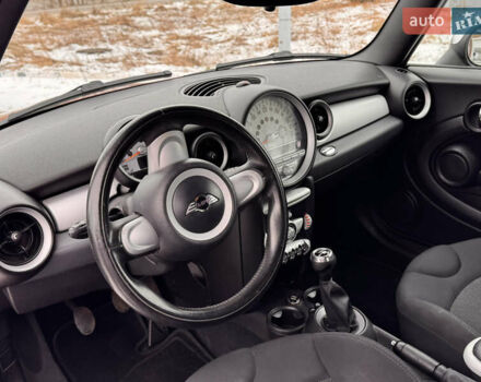 Червоний Міні Cooper, об'ємом двигуна 1.4 л та пробігом 195 тис. км за 5599 $, фото 29 на Automoto.ua