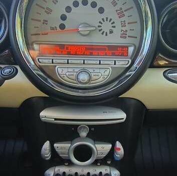 Червоний Міні Cooper, об'ємом двигуна 1.6 л та пробігом 56 тис. км за 8300 $, фото 6 на Automoto.ua