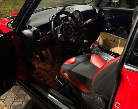 Красный Мини Купер, объемом двигателя 1.6 л и пробегом 260 тыс. км за 4999 $, фото 1 на Automoto.ua