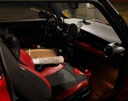 Красный Мини Купер, объемом двигателя 1.6 л и пробегом 260 тыс. км за 4999 $, фото 6 на Automoto.ua