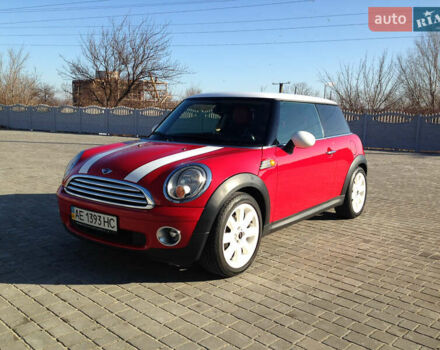 Червоний Міні Cooper, об'ємом двигуна 1.4 л та пробігом 152 тис. км за 5322 $, фото 11 на Automoto.ua