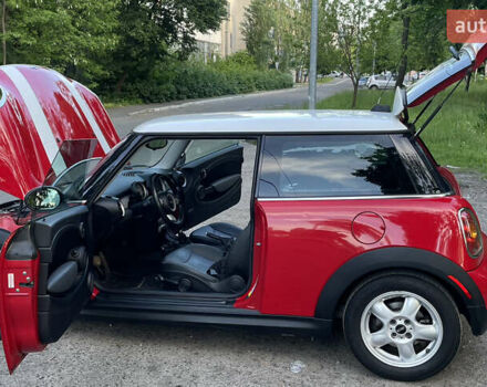 Червоний Міні Cooper, об'ємом двигуна 1.6 л та пробігом 213 тис. км за 6500 $, фото 13 на Automoto.ua