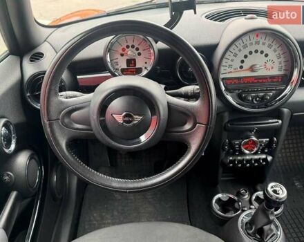 Червоний Міні Cooper, об'ємом двигуна 1.6 л та пробігом 107 тис. км за 7990 $, фото 12 на Automoto.ua