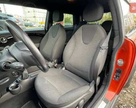 Мини Купер 2011 в Киеве на Automoto.ua Красный Мини Купер, объемом двигателя 1.6 л и пробегом 107 тыс. км за 7690 $, фото 6 на Automoto.ua