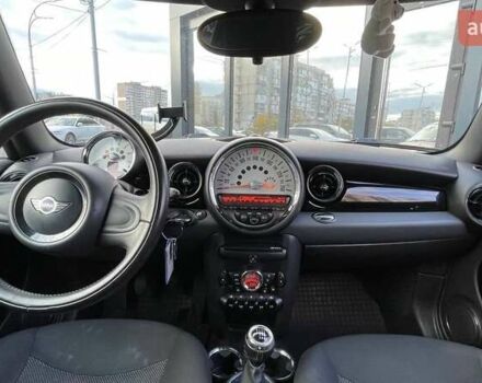 Мини Купер 2011 в Киеве на Automoto.ua Красный Мини Купер, объемом двигателя 1.6 л и пробегом 107 тыс. км за 7690 $, фото 17 на Automoto.ua