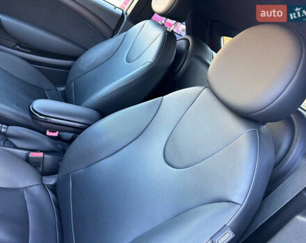 Мини Купер 2012 в Киеве на Automoto.ua Красный Мини Купер, объемом двигателя 1.6 л и пробегом 140 тыс. км за 6999 $, фото 17 на Automoto.ua