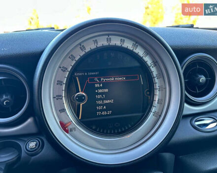 Мини Купер 2012 в Киеве на Automoto.ua Красный Мини Купер, объемом двигателя 1.6 л и пробегом 140 тыс. км за 6999 $, фото 23 на Automoto.ua