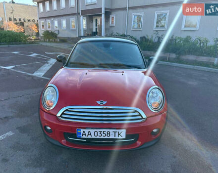Мини Купер 2012 в Киеве на Automoto.ua Красный Мини Купер, объемом двигателя 1.6 л и пробегом 140 тыс. км за 6999 $, фото 14 на Automoto.ua