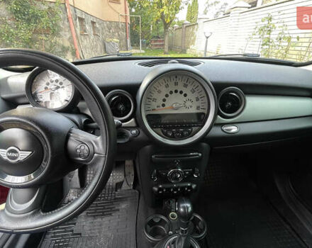 Мини Купер 2013 в Черновцах на Automoto.ua Красный Мини Купер, объемом двигателя 1.6 л и пробегом 137 тыс. км за 11500 $, фото 8 на Automoto.ua