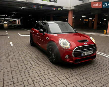 Червоний Міні Cooper, об'ємом двигуна 2 л та пробігом 165 тис. км за 19000 $, фото 5 на Automoto.ua