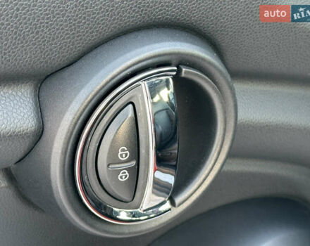 Червоний Міні Cooper, об'ємом двигуна 1.5 л та пробігом 76 тис. км за 14950 $, фото 31 на Automoto.ua