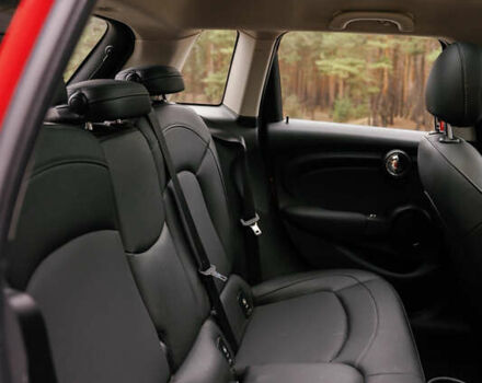 Червоний Міні Cooper, об'ємом двигуна 1.5 л та пробігом 45 тис. км за 17800 $, фото 1 на Automoto.ua