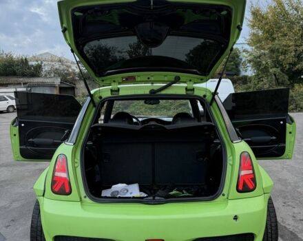 Красный Мини Купер, объемом двигателя 1.6 л и пробегом 200 тыс. км за 9000 $, фото 1 на Automoto.ua