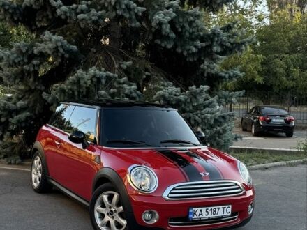 Красный Мини Купер, объемом двигателя 1.6 л и пробегом 240 тыс. км за 5881 $, фото 1 на Automoto.ua