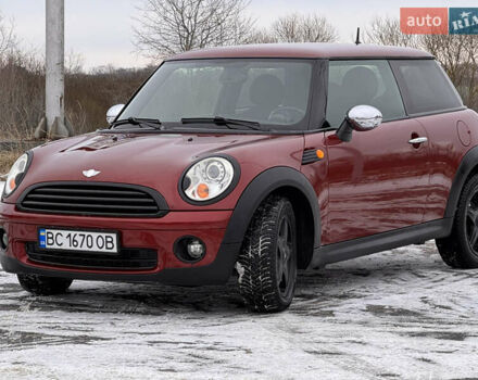 Красный Мини Купер, объемом двигателя 1.4 л и пробегом 195 тыс. км за 5599 $, фото 1 на Automoto.ua