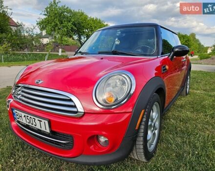 Красный Мини Купер, объемом двигателя 1.6 л и пробегом 193 тыс. км за 7800 $, фото 1 на Automoto.ua