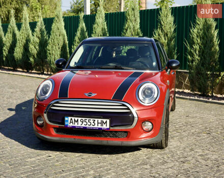 Червоний Міні Cooper, об'ємом двигуна 1.5 л та пробігом 131 тис. км за 14300 $, фото 1 на Automoto.ua